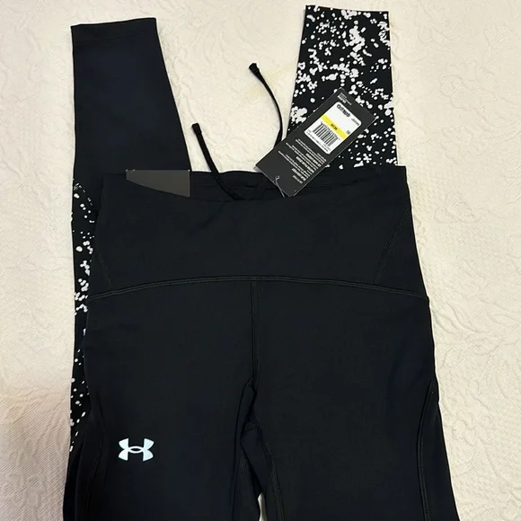 Under Amour. MD Leggings. Size Medium - Picture 3 of 5